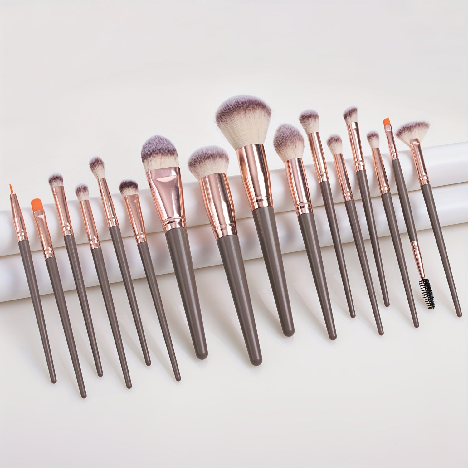 Complete Function Makeup Brush Kit Premium Synthetic Eyeshadow Foundation Face Blending Blush Brush Concealer Eye Makeup Brush Set Ideal For Makeup Beginner Artist