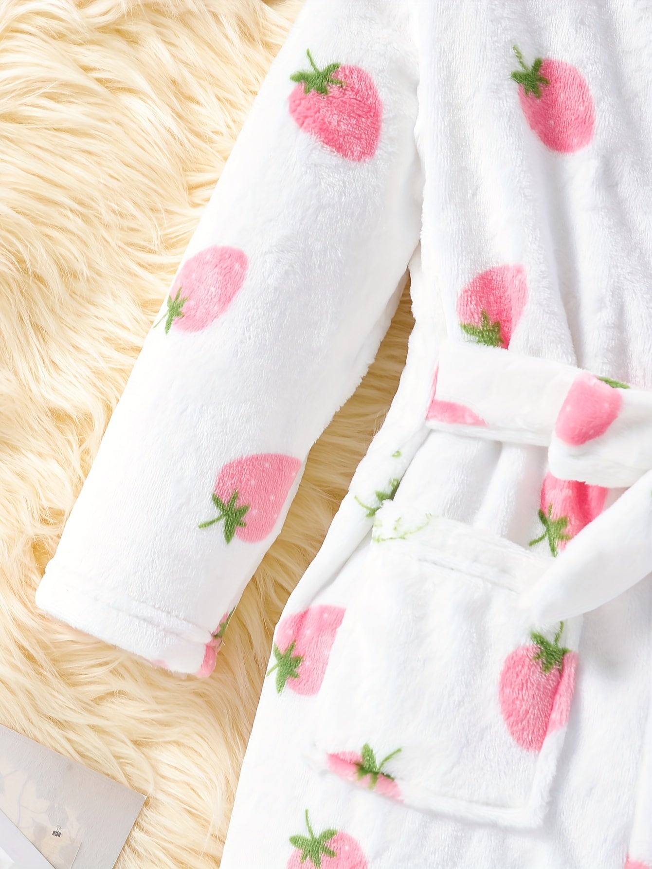 Girls Robe Soft Warm Hooded Bathrobe with Blet Strawberry Pattern for Gift