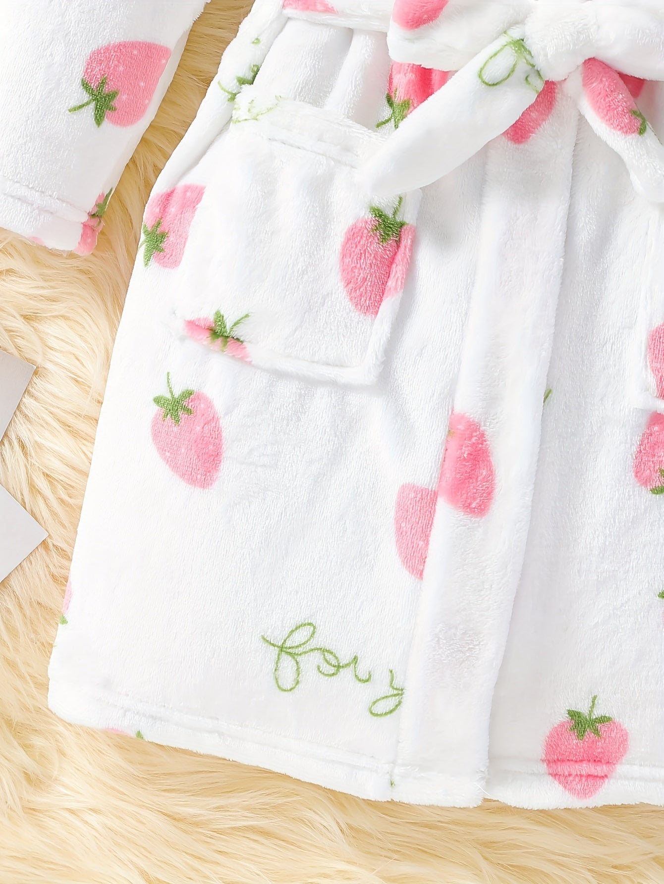 Girls Robe Soft Warm Hooded Bathrobe with Blet Strawberry Pattern for Gift