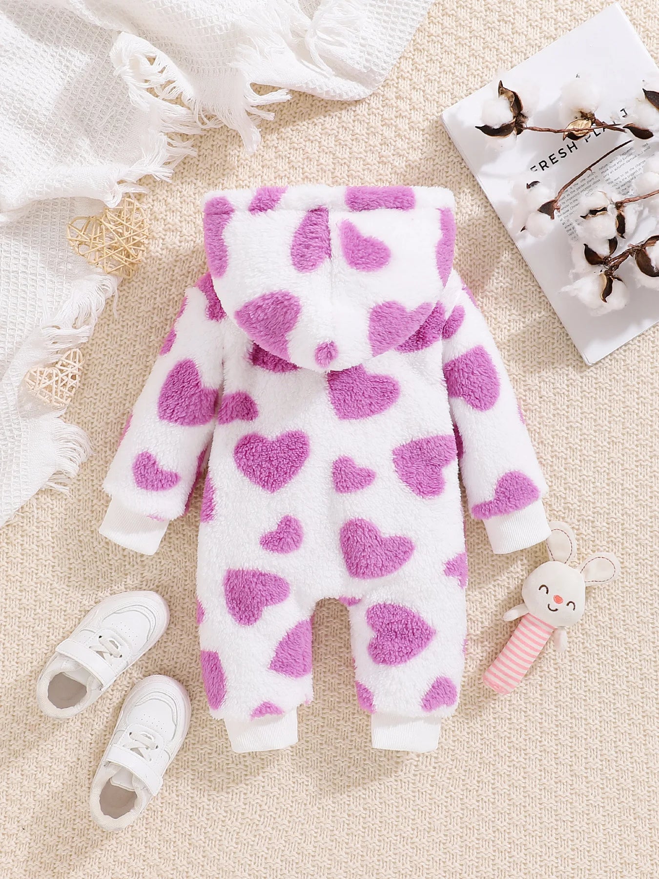 Baby autumn and winter baby long-sleeved long-legged love pattern onesie with cute hooded crawling clothes